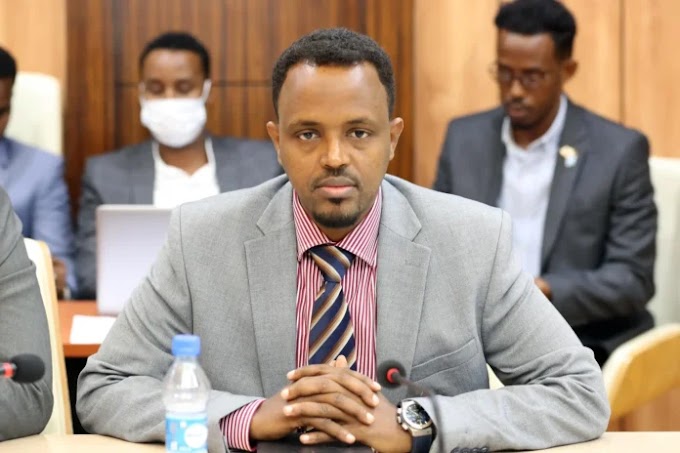 Wasiir Al-Cadaala “Shacabku waxay bilaabeen inay ku tartamaan dagaalka lagula jiro Al-shabaab iyo Daacish