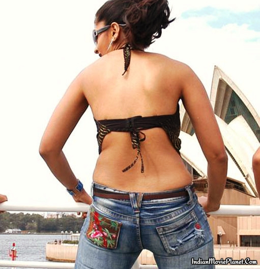 anushka shetty hot navel show bra jeans