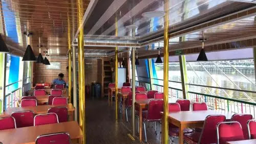 Melihat Lebih Dekat Restoran Terapung di Pekanbaru 