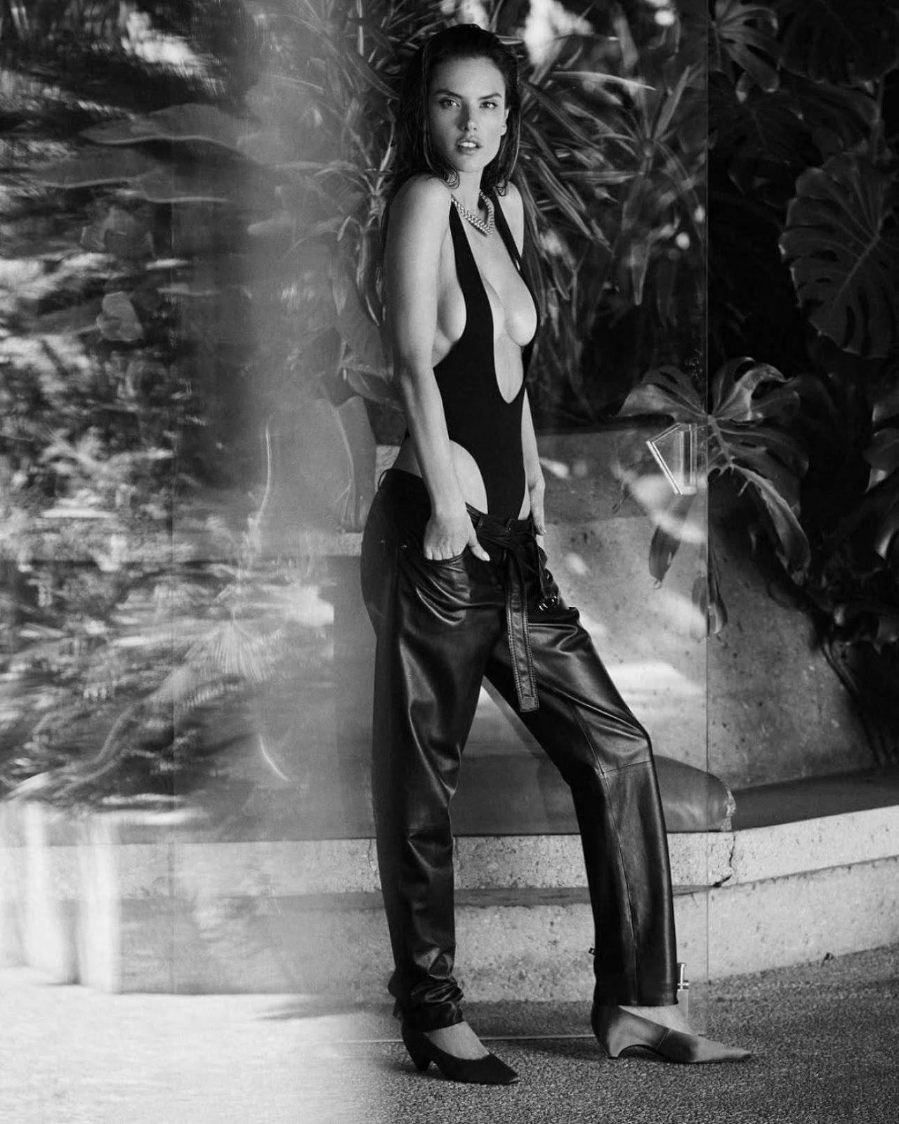 Alessandra Ambrosio sexy model photo shoot