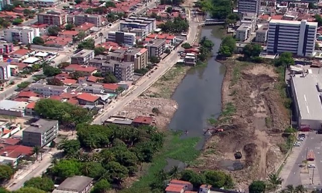 Deputados João Paulo e Dani Portela realizam vistoria nas obras do Rio Fragoso, em Olinda