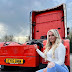 באדי ניקול נהגת המשאית הזוהרת ביותר בבריטניה
