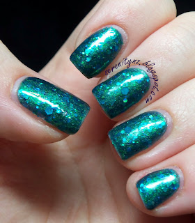 Femme Fatale Spindleweb Swatch