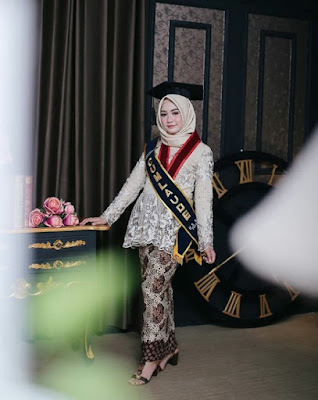 model kebaya wisuda modern terbaru