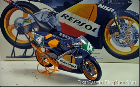 Bygga modell av Honda NSR 250 Tamiya (10)