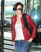 Never have Converse and bitchfacing been so sexy, i'll leave you with that ; . (kristen stewart at laguardia airport in nyc )