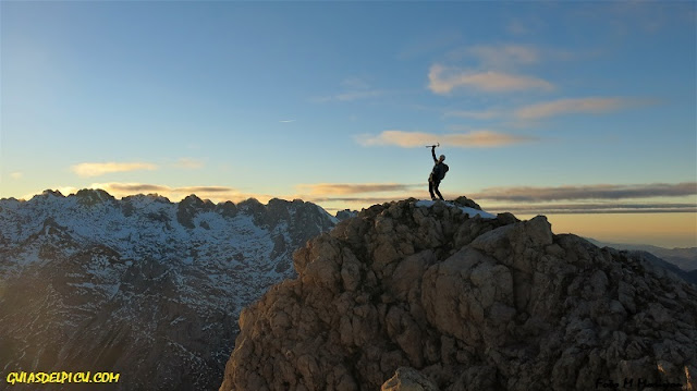 Guias de picos de Europa , Fernando Calvo Guia de alta montña UIAGM crestas alpinas y escaladas #rabteam #campcassin #zamberlan #lowealpine