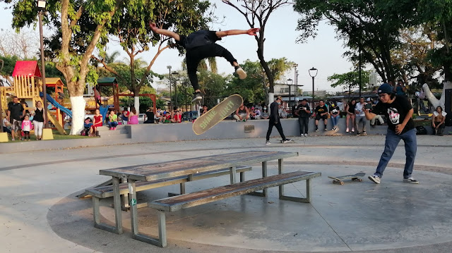 Skateboarding en Sonsonate