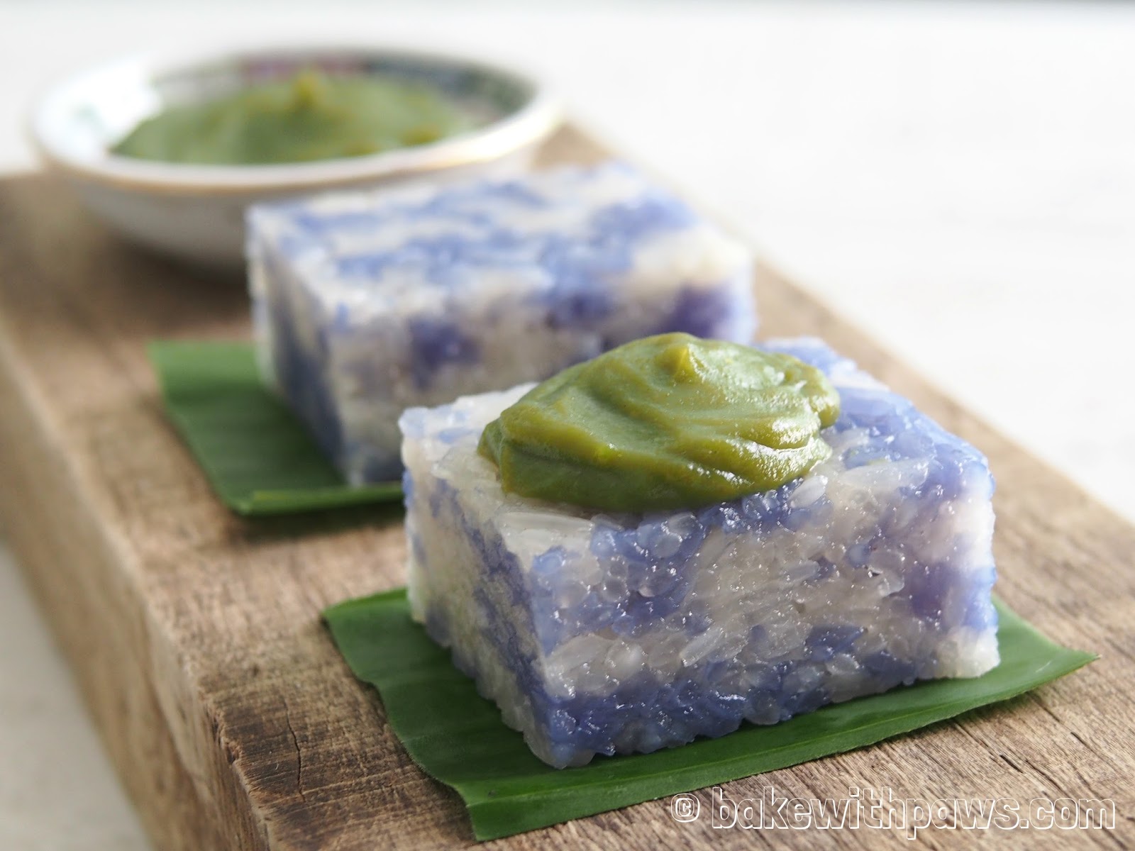 Pulut Tai Tai (Blue Glutinous Rice Cake) - BAKE WITH PAWS