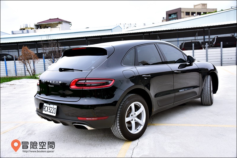 2017 PORSCHE MACAN