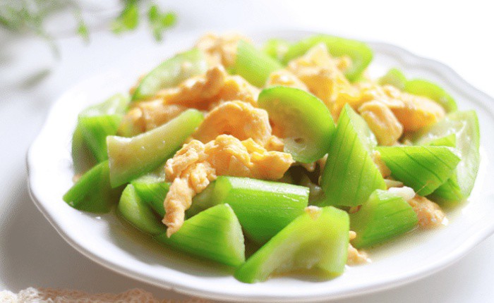 Xào mướp đừng cho luôn vào chảo, nhớ 2 mẹo này mướp vừa xanh giòn, không thâm hay nhũn - 5