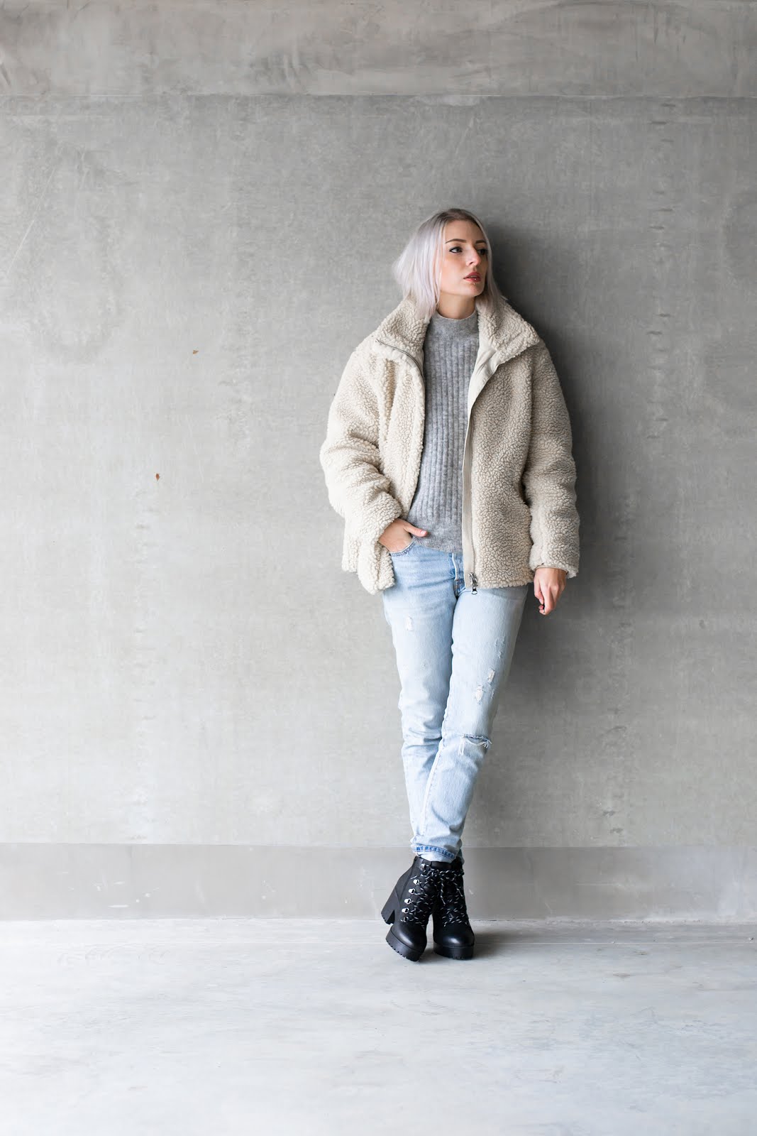 Teddy coat, h&m, fluffy, bag, fur, levi's 501 skinny, hiker boots, outfit, minimal, street style, sacha shoes