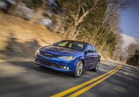 Front 3/4 view of 2015 Chrysler 200S