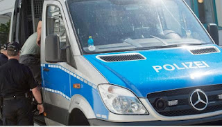 https://www.welt.de/politik/deutschland/article180131258/Abschiebungen-Polizei-fahndet-nach-126-000-ausreisepflichtigen-Auslaendern.html