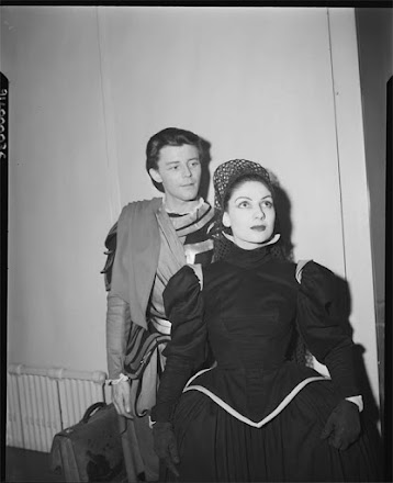 photo de Sam Lévin : Gérard Philipe et Françoise Spira en coulisses, en 1951 © MPP