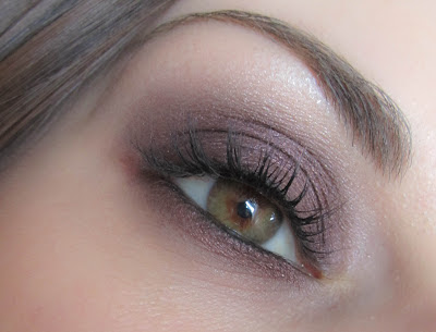 http://chroniquedunemakeupaddict.blogspot.com/2012/04/make-up-simple-avec-rich-core-de-mac.html