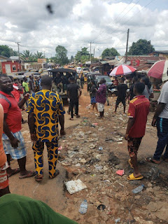 Edo People Defy Obaseki’s 24-Hour Curfew, Chase Police Officers Away