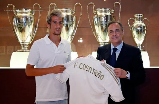 New Real Madrid player Fábio Coentrão poses with club president Florentino Pérez