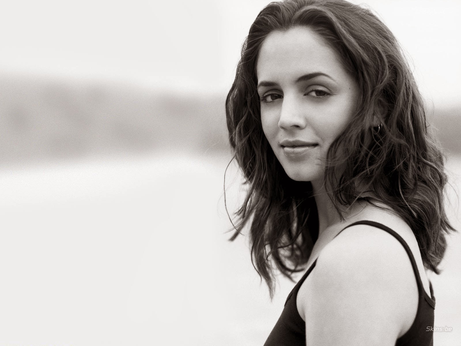 Eliza Dushku Hd Wallpapers Free Download