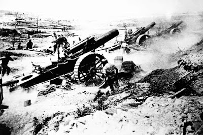 World War I (1914-18) artilary in action to fired