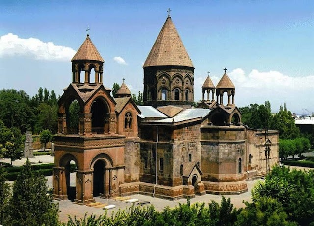gereja pertama didunia, objek wisata katedral etchmiadzin