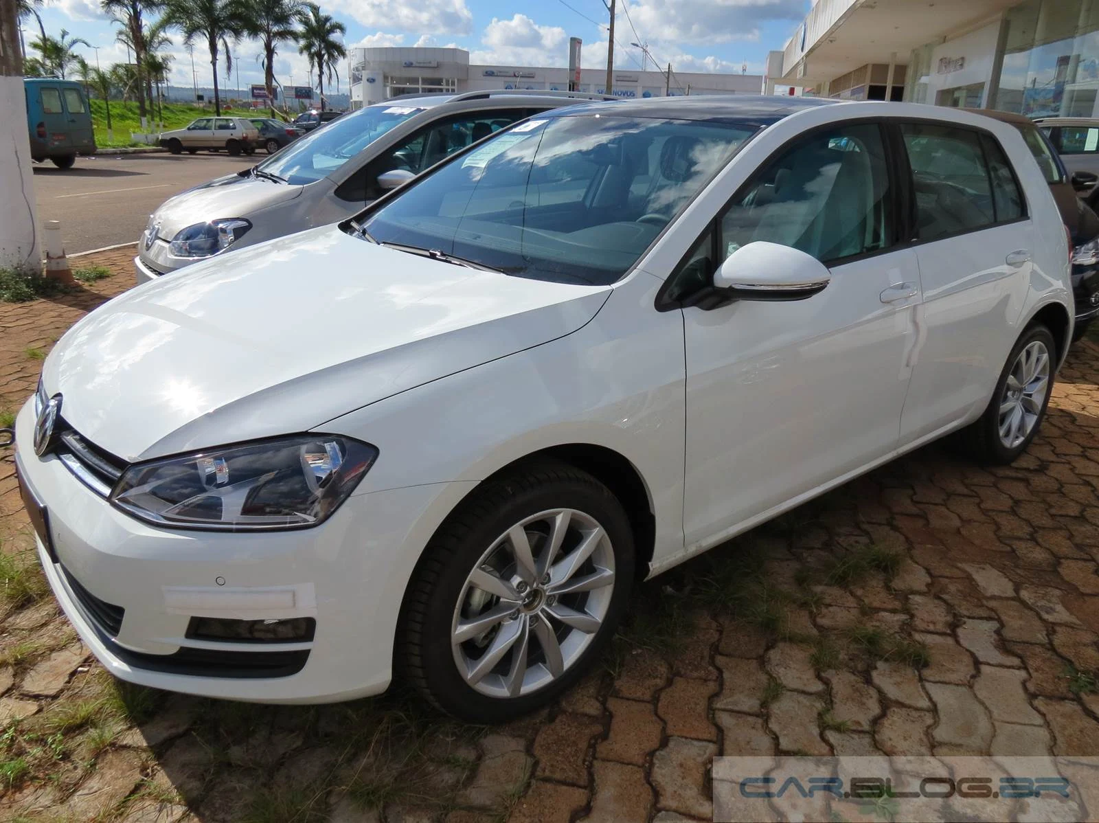 VW Golf Comfortline 2015 - branco Puro