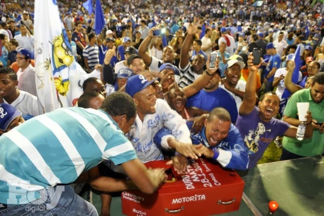 Fanática murió de infarto al ver el triunfo del Licey