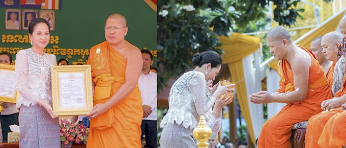 Venerable Cheth Pandit Pech Chandamony Hun Manet presided over the ceremony to install and sprinkle holy water on Samdech Preah Moha Ariyavong Bandit Youn Seng Yiet as the new abbot and the monks of Wat Ounnalom