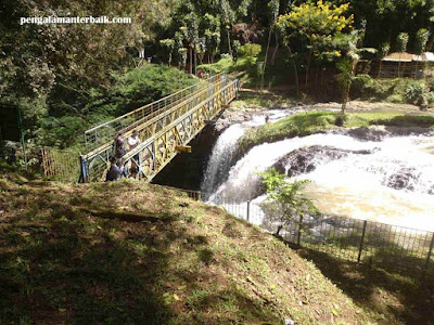 Curug Omas di kawasan Wisata Dago Pakar