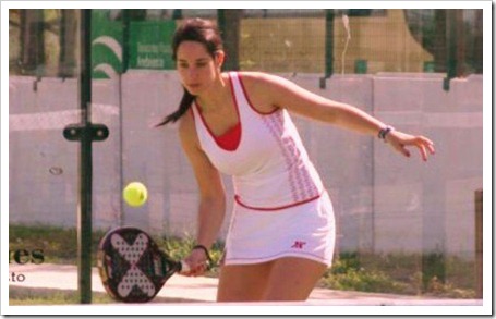 Cristina Rodriguez jugadora del equipo NOX Campeona Cántabra de Pádel 2011.