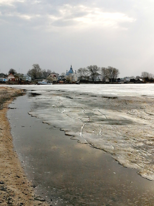 Весна на реке