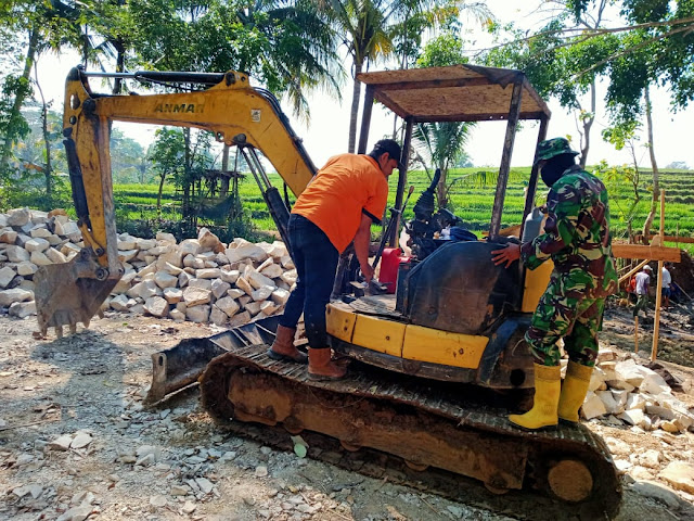 Alat Beratpun Diturunkan Dalam Mendukung TMMD Kodim Karanganyar