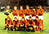 SELECCIÓN DE HOLANDA. Temporada 1983-84. Piet Schrijvers, Ronald Koeman, Willy van de Kerkhof, Peter Houtman, Gerald Vanenburg y Rudd Gullit; Erwin Koeman, Bud Brocken, Peter Boeve, Edo Ophof y Bennie Wijnstekers. SELECCIÓN DE HOLANDA 2 (Houtman, Gullit) SELECCIÓN DE ESPAÑA 1 (Santillana). 16/11/1983. VII Copa de Europa de Selecciones Nacionales, Francia 1984, fase de clasificación, Grupo 7. Rotterdam, Holanda, Feijenoord Stadion.