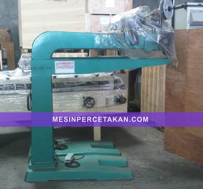 Box stitching machine