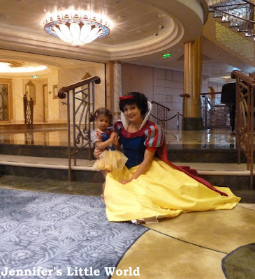 Meeting Snow White on the Disney Fantasy cruise ship