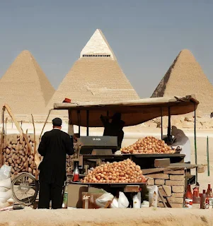 Street food at Egyptian Pyramids