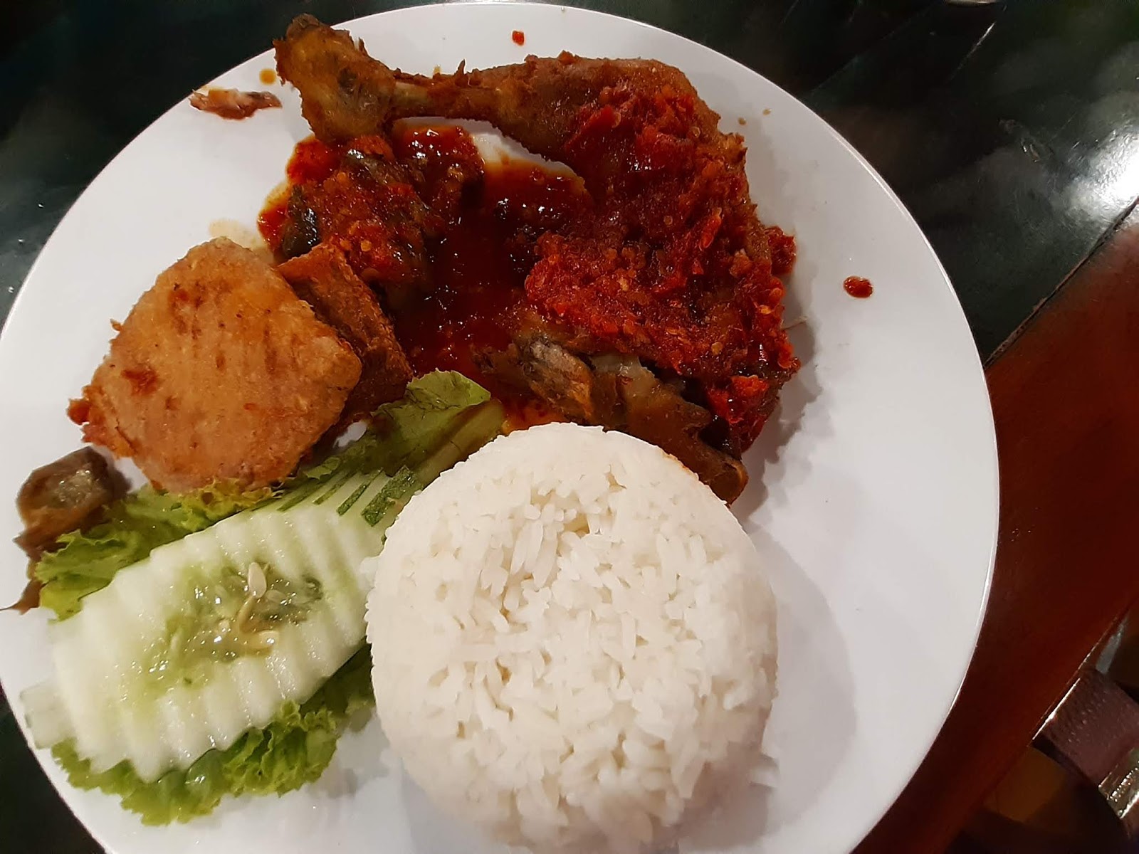 Makan Nasi Ayam Penyet di Restoran Wong Solo Melaka 
