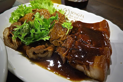 Song Fa Bak Kut Teh (松發肉骨茶), braised intestines pork belly