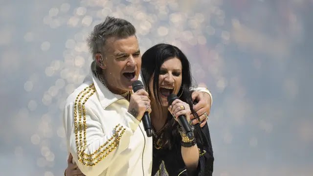 La emotiva actuación de Robbie Williams y Laura Pausini con 'Desire' en la final del Mundial de Clubes 2025