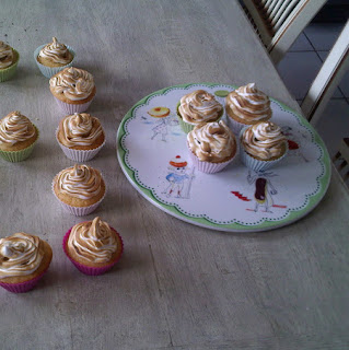 https://danslacuisinedhilary.blogspot.com/2011/09/anniversary-cupcake-cupcake.html