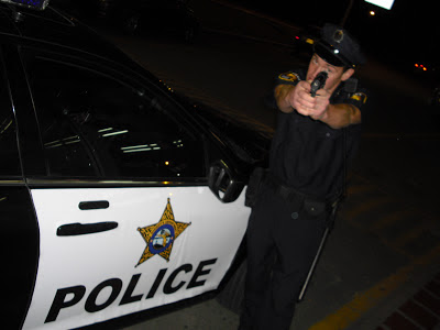 "Dar papaya" — letting the guard down: 'Wrong Way' masquerading as a Miami cop.