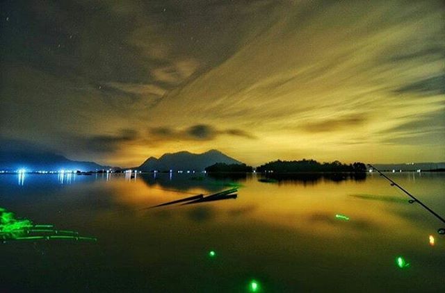 Foto oleh @willy_photograph di Danau Jatiluhur.