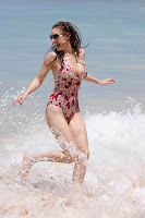 Kelly Brook - Bikini Candids at the Beach (MQ)