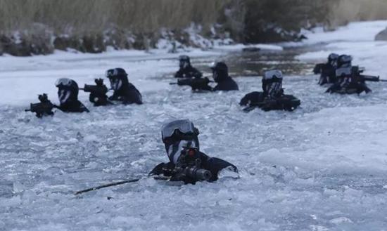 10 Foto Latihan Paling Ekstrim Para Pasukan Elit Militer Dunia