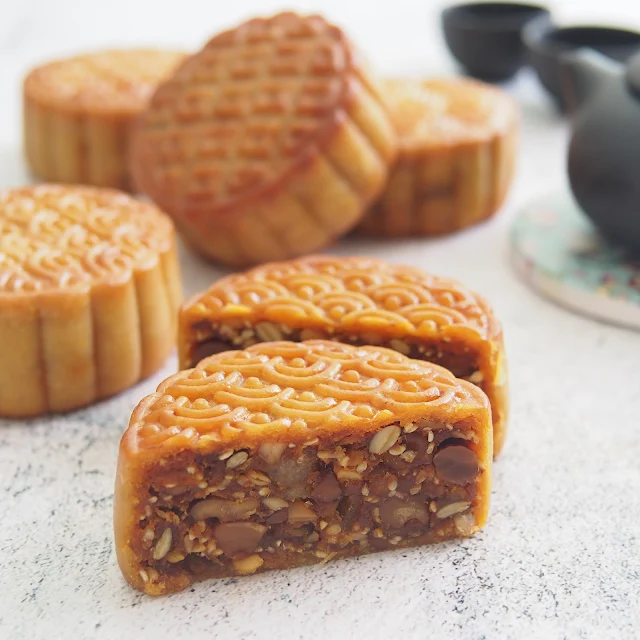 Five Nuts Mooncake with Sambal Dried Shrimp