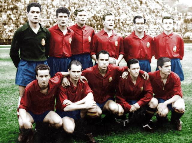 SELECCIÓN DE ESPAÑA. Temporada 1949-50. Antonio Ramallets, José Parra, Antonio Puchades, Mariano Gonzalvo III, Gabriel Alonso, José Gonzalvo II. Estanislao Basora, Silvestre Igoa, Telmo Zarra, Luis Molowny y Agustín Gainza. SELECCIÓN DE URUGUAY 2 SELECCIÓN DE ESPAÑA 2. Domingo 09/07/1950, 15:00 horas. IV Copa del Mundo, Brasil 1950, fase final, 2ª fase de grupos, 1ª jornada. Sao Paulo, Brasil, estadio Pacaembú. GOLES: 1-0: 29’, Ghiggia. 1-1: 37’, Basora. 1-2: 39’, Basora. 2-2: 73’, Obdulio Varela.