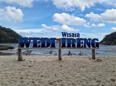 [http://FindWisata.blogspot.com] Mengeksplor Keindahan Pantai Wedi Ireng Banyuwangi