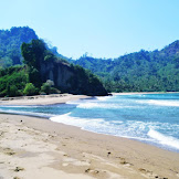 Wisata Pantai Si Pelot, Pantai Tersembunyi Di Balik Tebing Malang