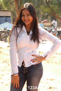 Heroine Swetha Basu Prasad wallpapers