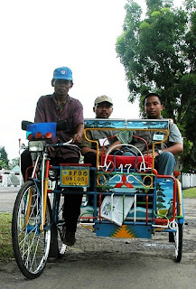 Becak menurut arti kata berasal dari bahasa Hokkien Becak Alat Transportasi Tradisional Tenaga Manusia